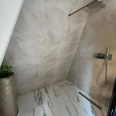 Luxury Private With Golden Bath, Cinema And Sauna דירה *