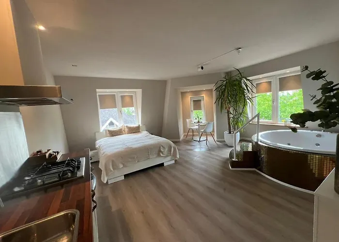 Luxury Private With Golden Bath, Cinema And Sauna *