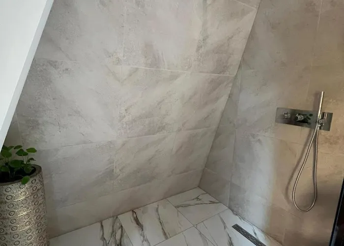 Luxury Private With Golden Bath, Cinema And Sauna 公寓 *