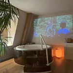 Appartement Luxury Private With Golden Bath, Cinema And Sauna Bodegraven