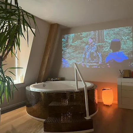 Appartamento Luxury Private With Golden Bath, Cinema And Sauna Bodegraven